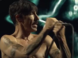 Chili Peppers hot despite picky fans packing a sad
