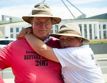 Father pledges second walk to Canberra to support Manus Island refugees