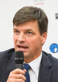 Angus Taylor denies forging document and calls Clover Moore a “dirty rotten liar”