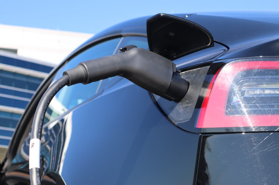  Lending vs. Leasing vs. Secondhand: What’s your EV buying strategy? 